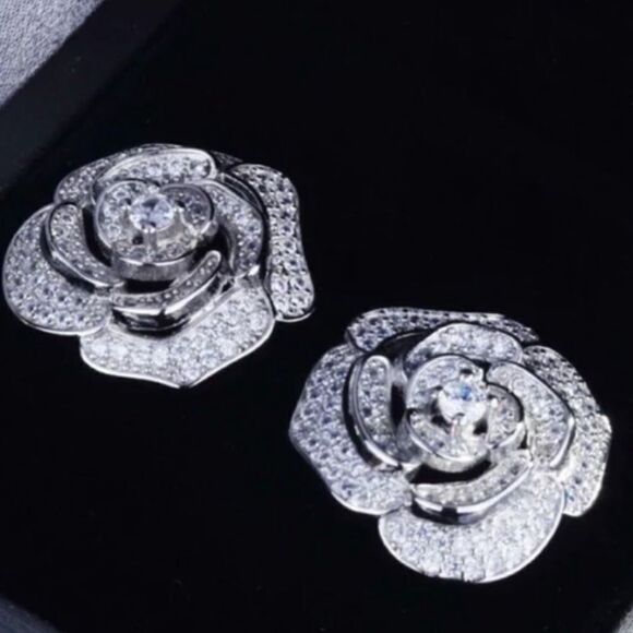 The Romantic 925 Silver & cubic zirconia Rose design Stud Earrings - Picture 10 of 10